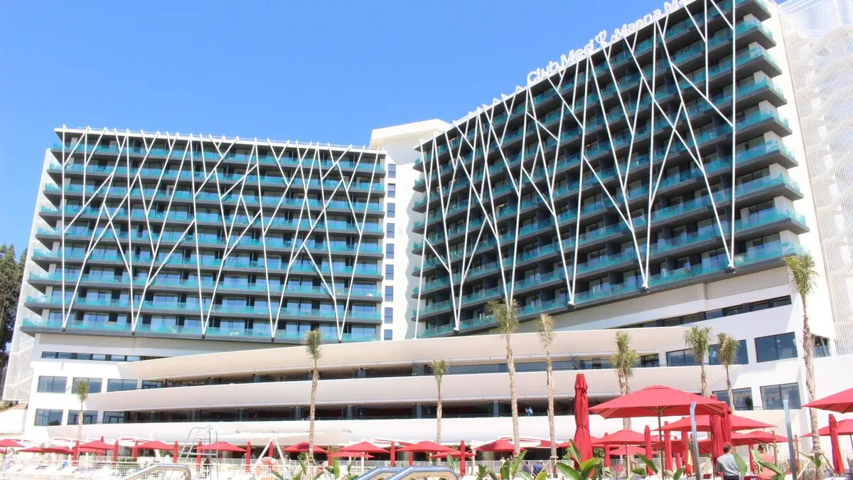 Club Med Magna Marbella: Zaunanlagen und Sportplätze von Indusmetal Torres