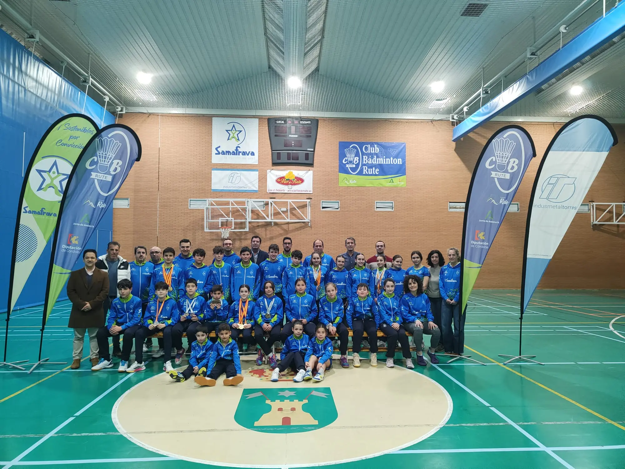 Indusmetal Torres unterstützt den Badmintonclub Rute